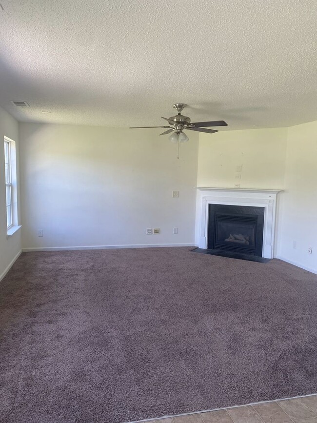 Building Photo - WOW!!! 4 Bedrooms 3.5 Bathrooms FOR RENT