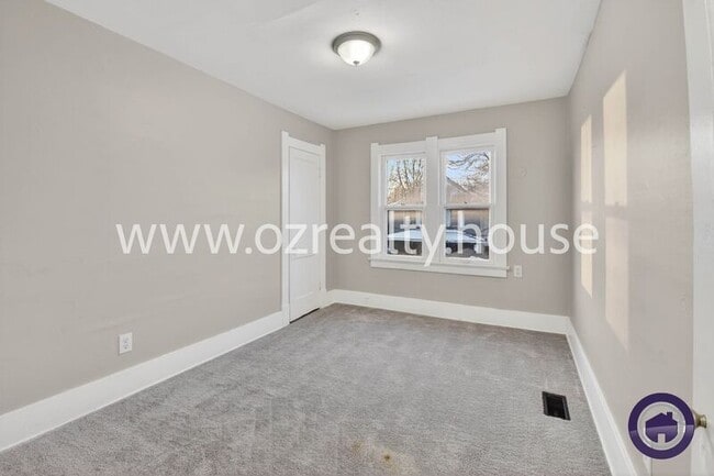 Building Photo - 3940 Vermaas Ave