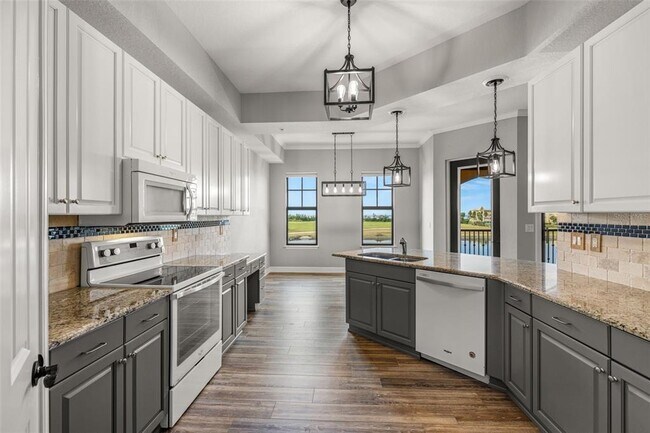 Building Photo - 99 Vivante Blvd