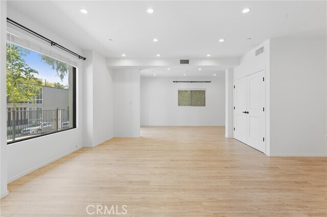 Building Photo - 913 Hilldale Ave