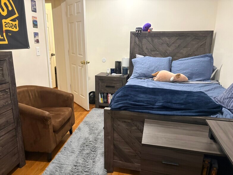 Building Photo - 56 Egmont St