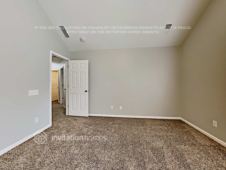 Building Photo - 5211 Bentgrass Run Dr