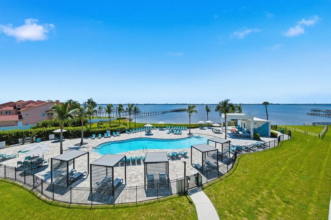 Building Photo - 225 Strand Dr