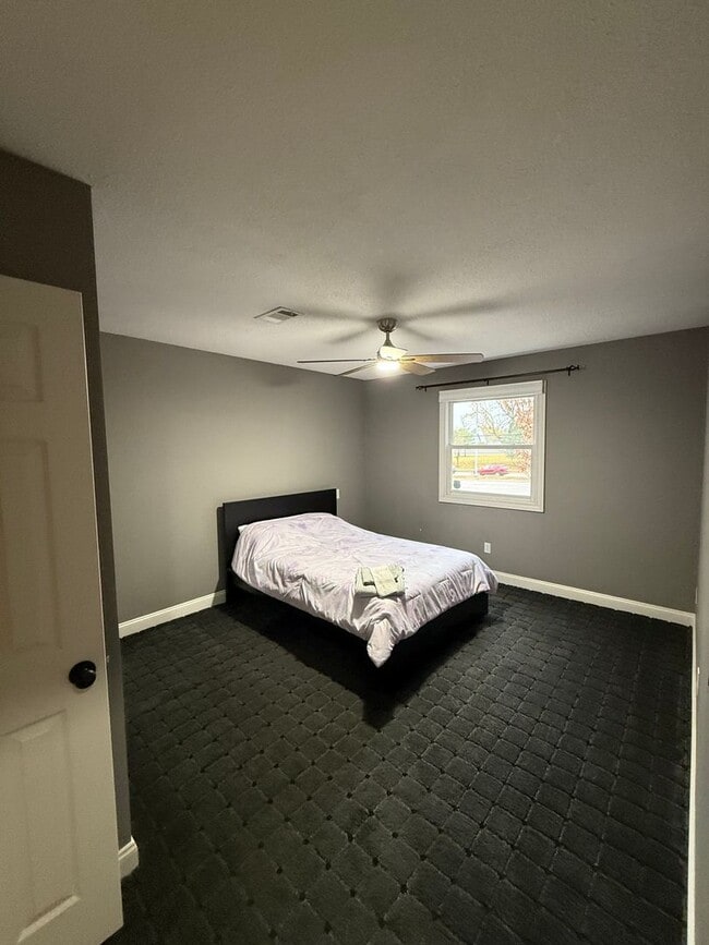 Building Photo - Beautiful 2-Bed, 3.5-Bath - Furnished Townhome - Now Offering a $500 Move-In Incentive — Ask for ...