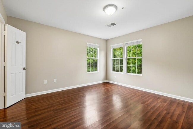Building Photo - 10737 Kitchener Ct