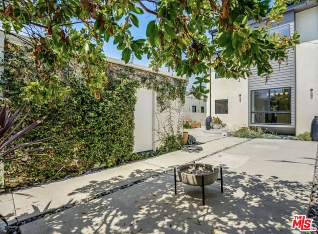 Building Photo - 3641 Greenwood Ave