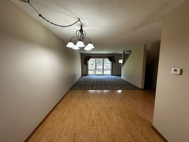 Building Photo - 2 bed 2 Bath 2 Story Townhome