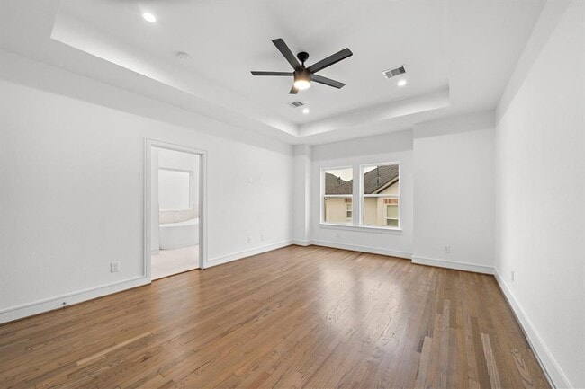 Building Photo - 1013 E 28th St