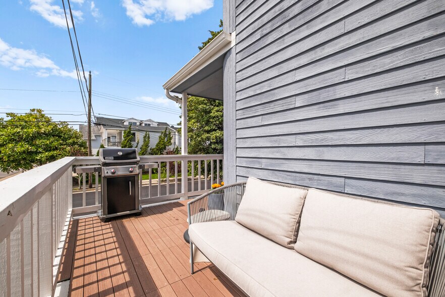 Building Photo - 9417 Winchester Ave