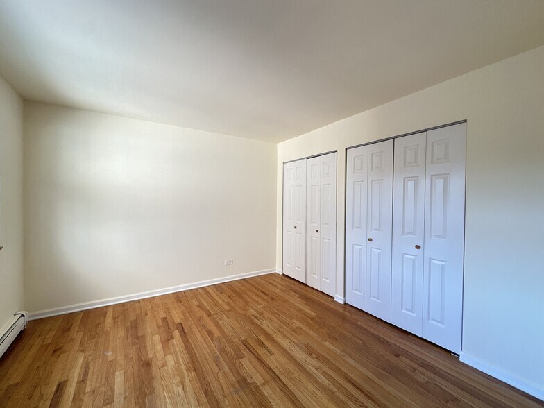 Building Photo - 665 W Wrightwood Ave