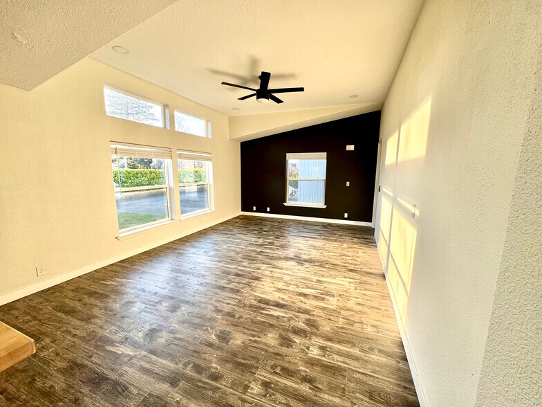 Family Room - 3204 Locust Ave