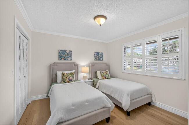 Building Photo - 119 Club Dr