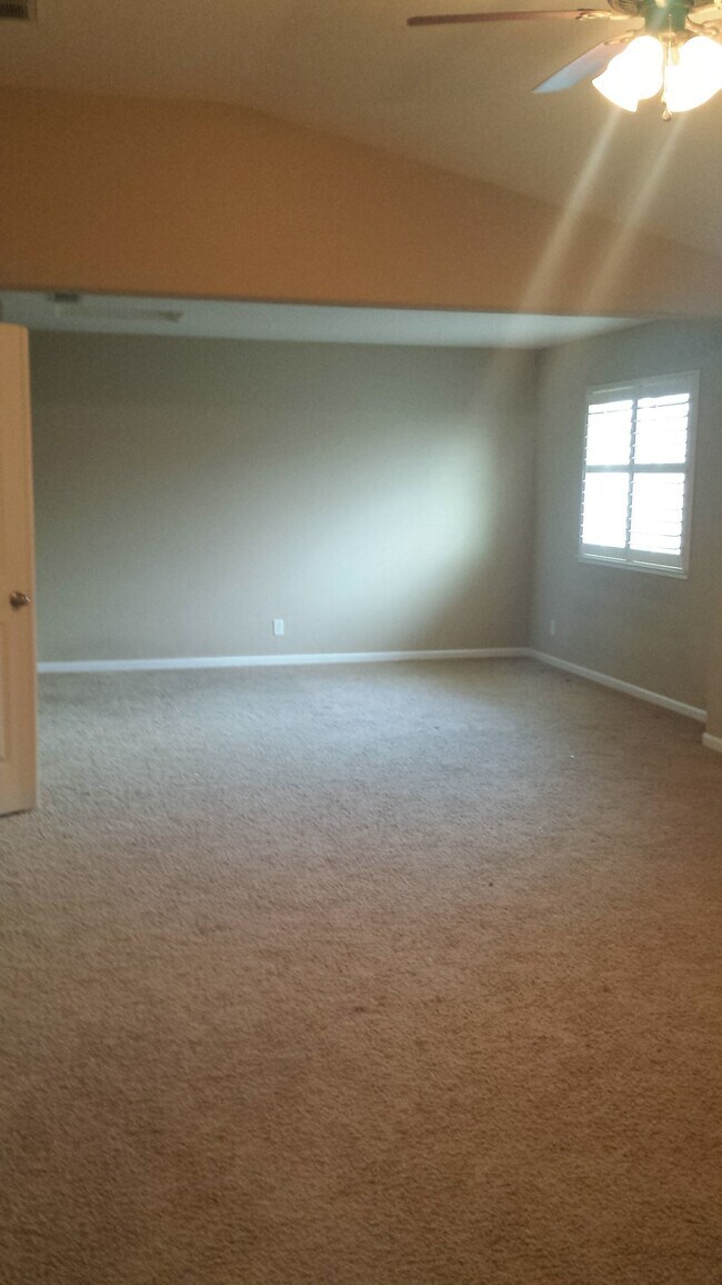 Building Photo - 1217 Fawn Lily Dr