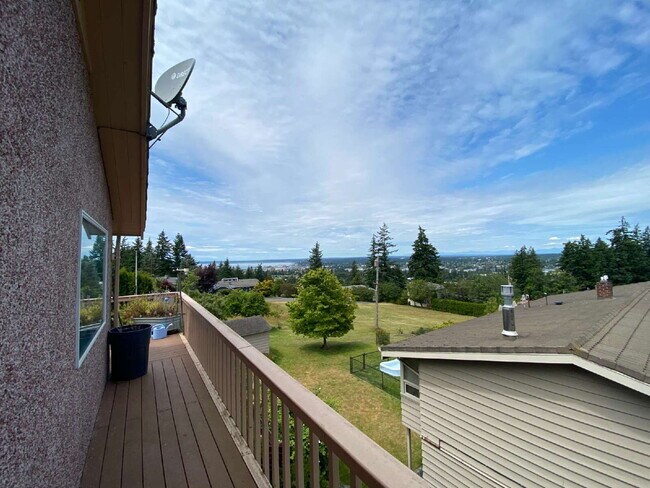 Building Photo - Spectacular Panoramic View at this 5-bed, ...