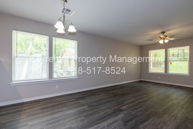 Building Photo - 4 Bedroom 2 Bath + Updated