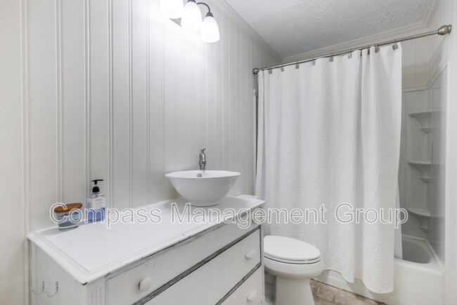 Building Photo - 1125 Timbergrove Dr