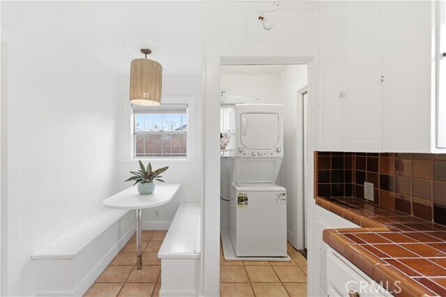 Building Photo - 1950 S Palm Grove Ave