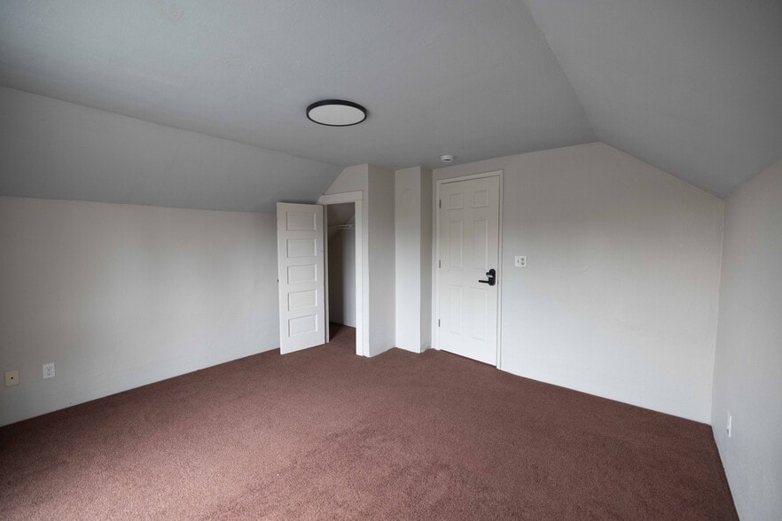 Building Photo - 401 S Main St