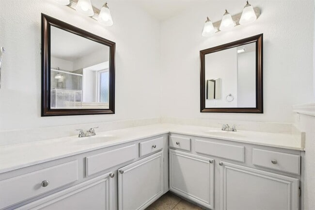 Building Photo - 1106 Redbird Dr