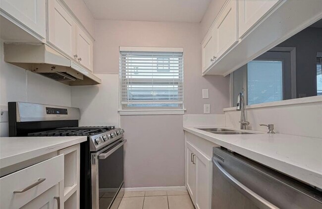 Building Photo - 1802 Fairview St