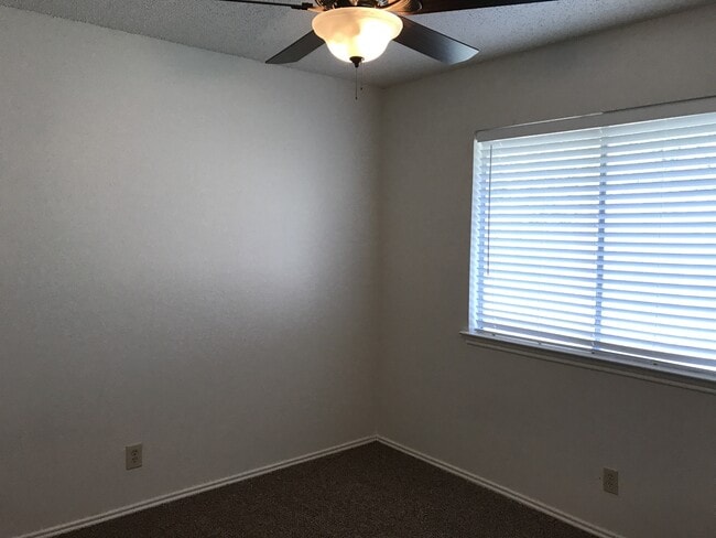 Building Photo - Sandiland