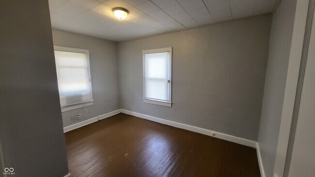 Building Photo - 1527 N Chester Ave