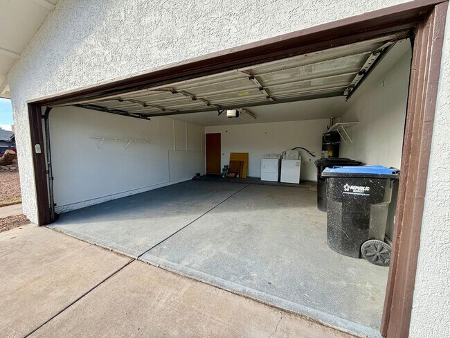 Building Photo - Single family home in Henderson