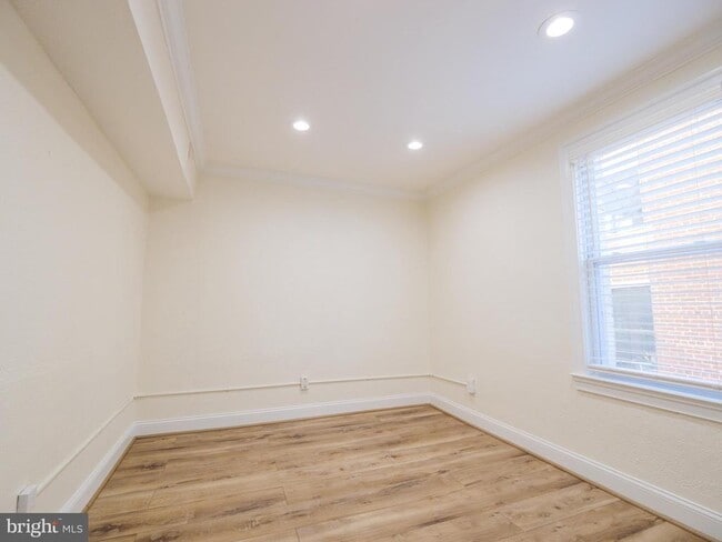 Building Photo - 2828 Buena Vista Terrace SE