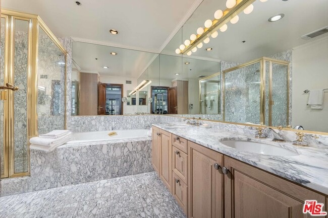 Building Photo - 425 N Maple Dr