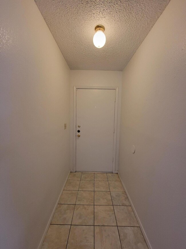 Building Photo - 7716 Iroquois Dr