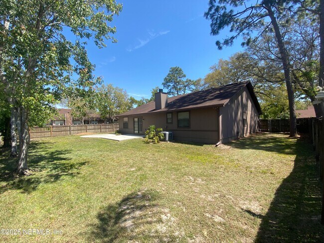 Building Photo - 12924 Tree Way Ln