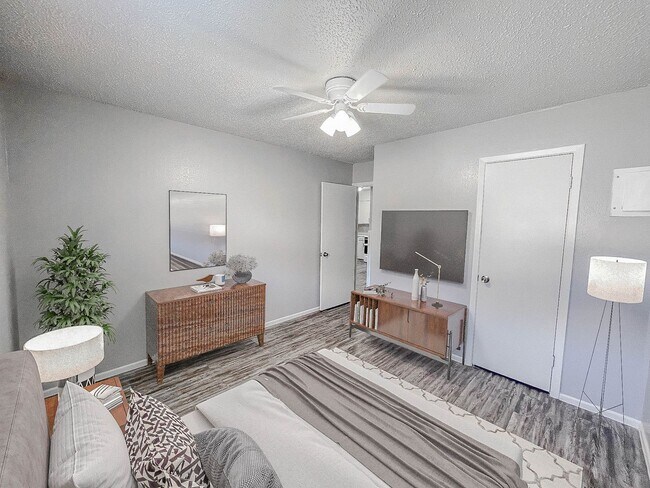Building Photo - Leasing Special** No Deposit!