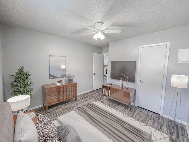 Building Photo - Remodeled units AVAILABLE NOW! Leasing fast!!!