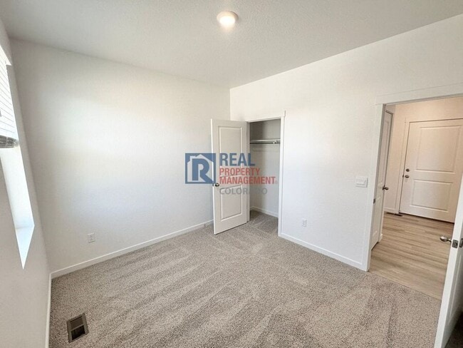 Building Photo - 778 N Clubview St