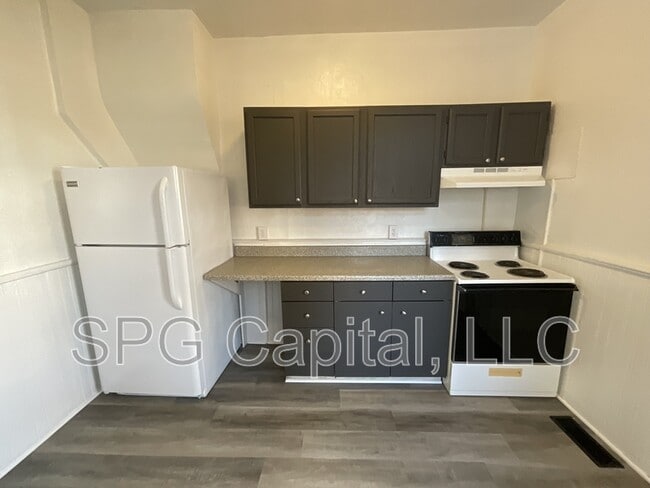 Building Photo - 659 W Philadelphia St