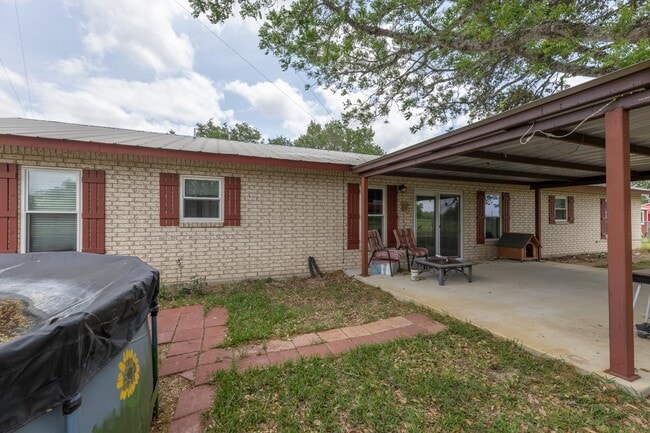 Building Photo - 865 Verdi Rd