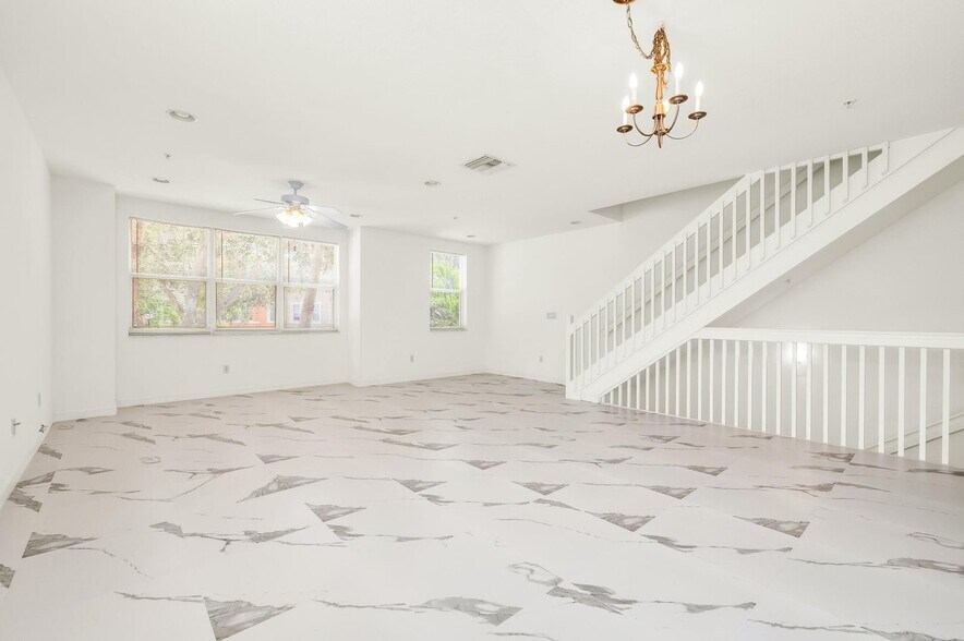 Building Photo - 810 Marina Del Ray Ln