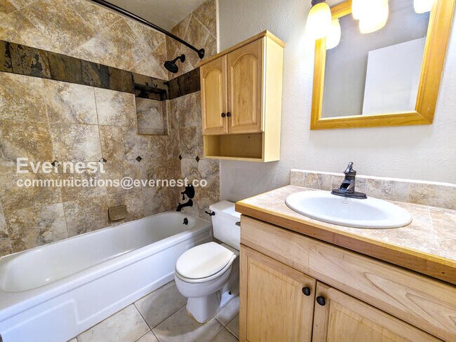 Building Photo - PROMO:  $500 off first month's rent with 1...