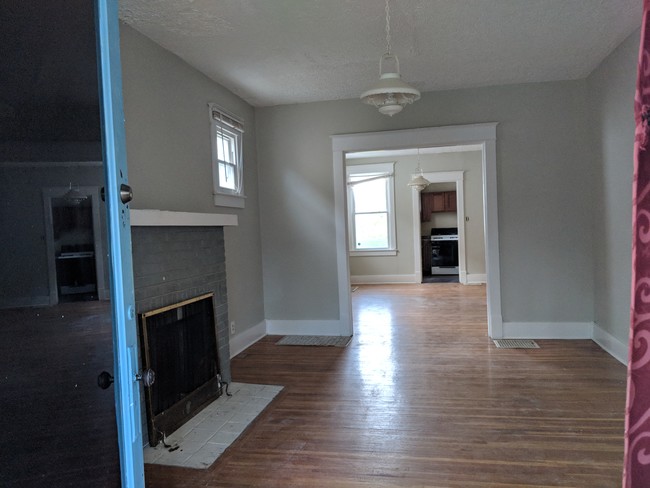 3. Living Room - Front View - 3509 River Park Dr