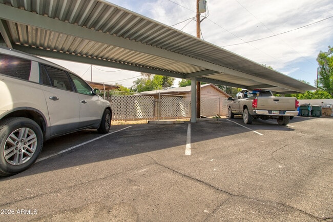 Building Photo - 2215 W Augusta Ave