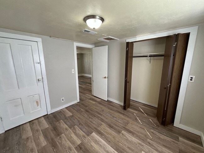 Building Photo - 310 W Arnold St