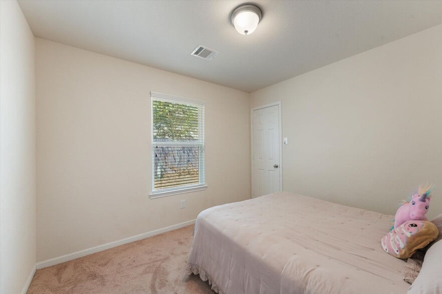 Building Photo - 2202 Cherryville Dr