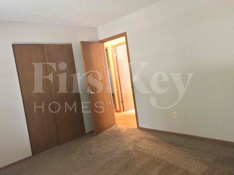 Building Photo - 1248 Mendoza Dr