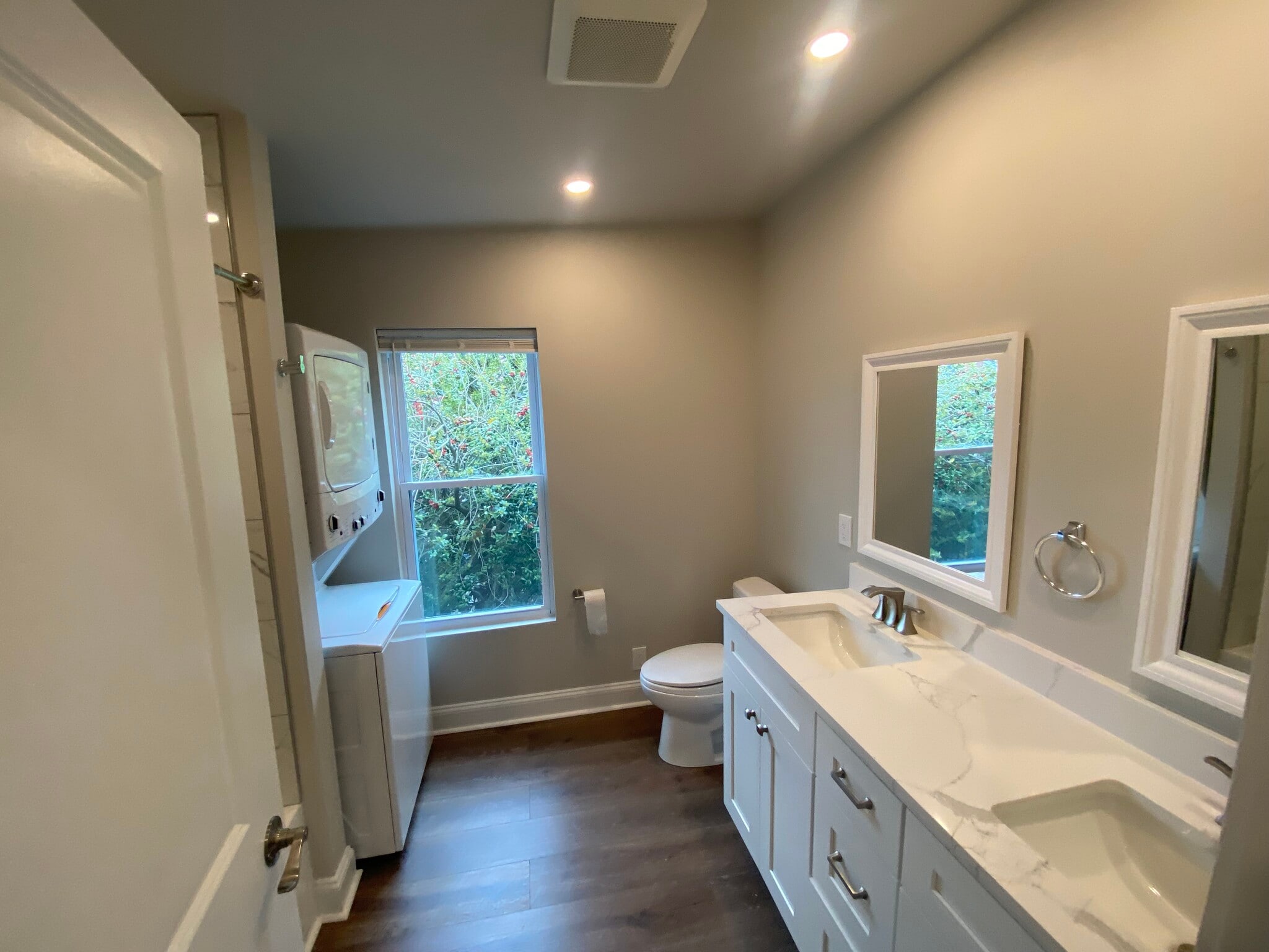 Master bathroom - 417 Jones St