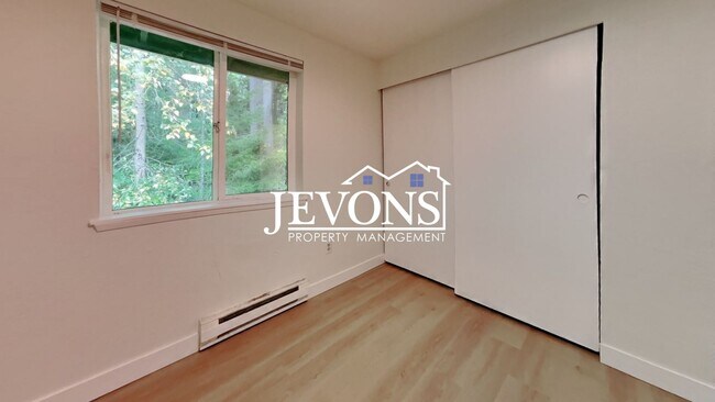 Building Photo - 2076 E 56th St