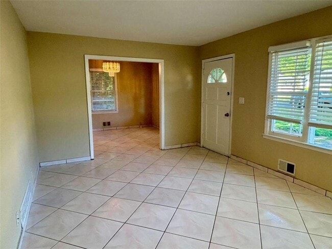 Building Photo - 3129 Nursery Rd SE