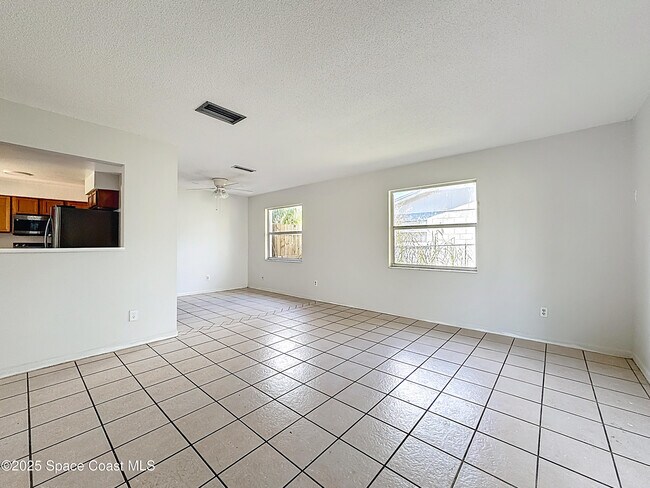 Building Photo - 1076 Coronado Dr