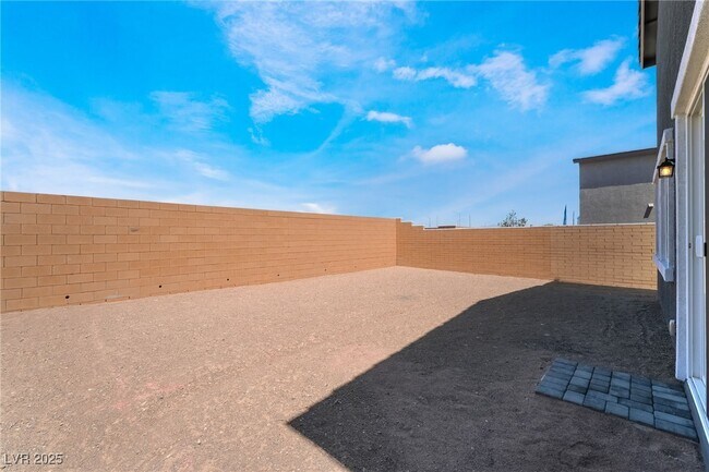 Building Photo - 1027 Gentle Swan
