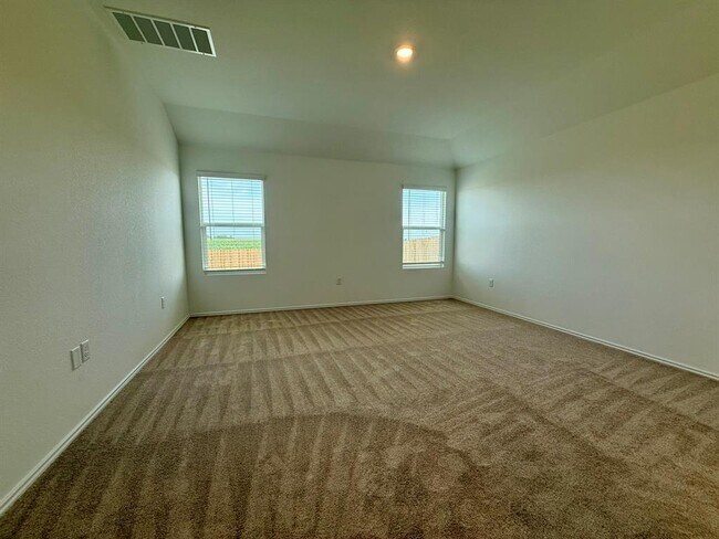 Building Photo - 106 Camargue Dr