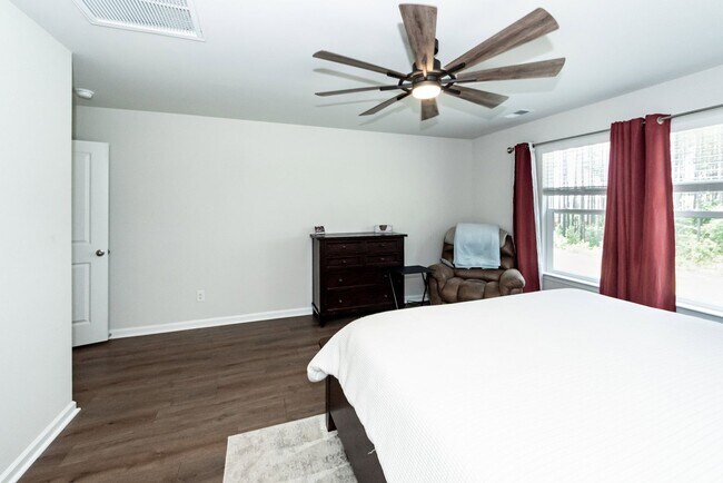 Building Photo - 4 Bedroom, 2.5 Bathrooms in Watson Hill - Summerville